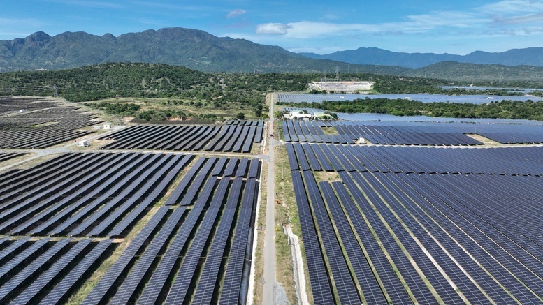 Tại tỉnh Khánh Hòa, EVN và Ban Quản lý dự án Điện 2 đã tổ chức Lễ khánh thành Dự án Nhà máy Điện mặt trời Phước Thái 2