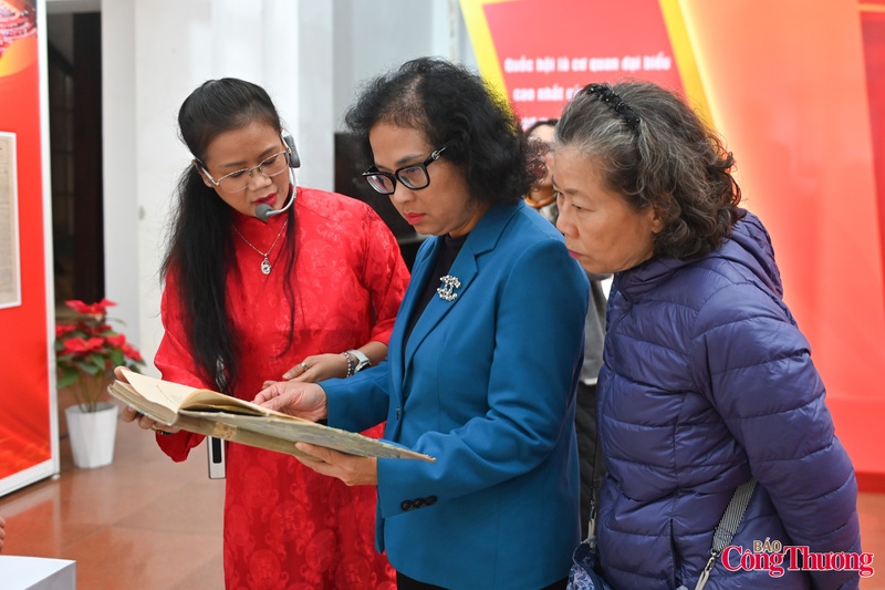 Cũng theo ông Nguyễn Xuân Dũng, triển lãm trưng bày gần 800 tư liệu, được lựa chọn từ kho tài liệu phong phú của Thư viện Quốc gia Việt Nam. Nội dung triển lãm được xây dựng công phu, khoa học với 4 nội dung chính.