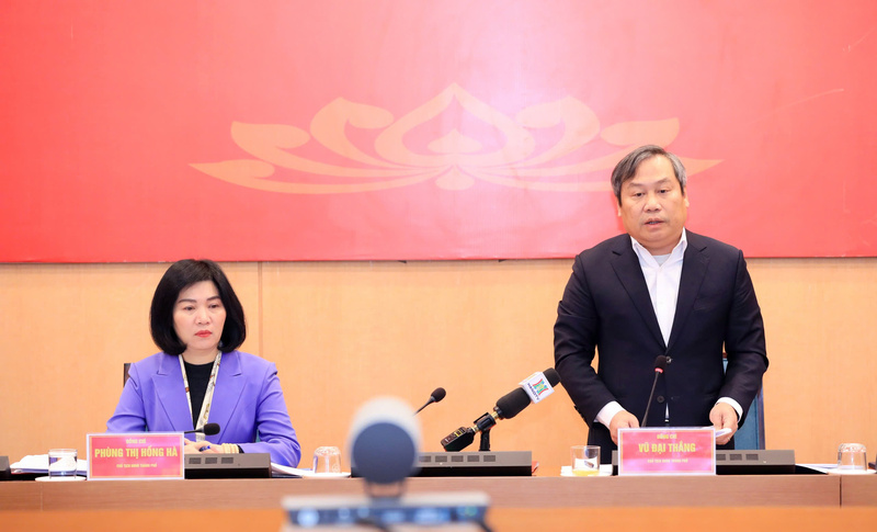 Chủ tịch UBND thành phố Hà Nội Vũ Đại Thắng báo cáo tại hội nghị.