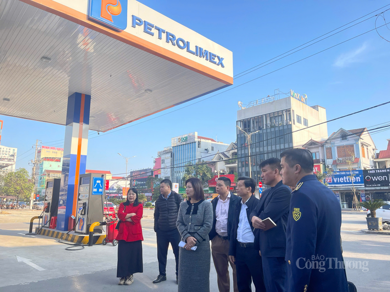 Đoàn công tác làm việc với Công ty TNHH MTN Petrolimex Hà Tĩnh