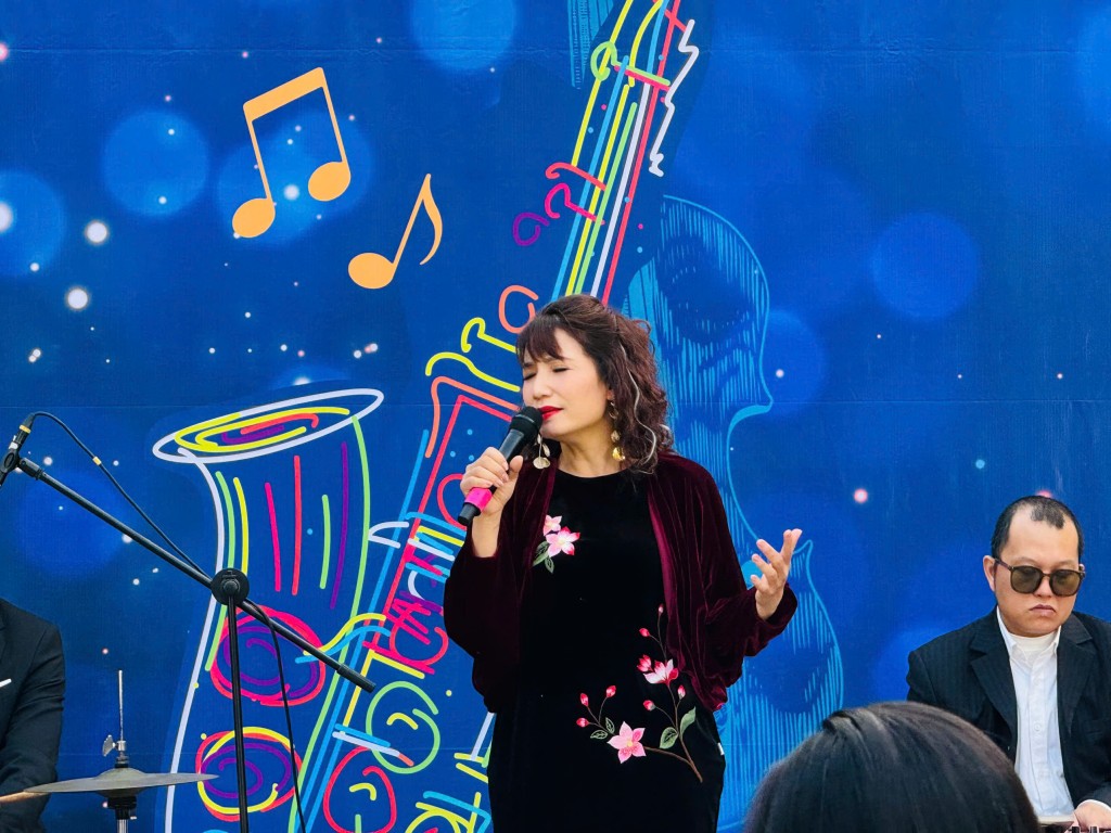 Chương trình có sự đổi mới qua mỗi tuần biểu diễn nên luôn mang đến những điều mới mẻ cho khán giả Chương trình có sự đổi mới qua mỗi tuần biểu diễn nên luôn mang đến những điều mới mẻ cho khán giả