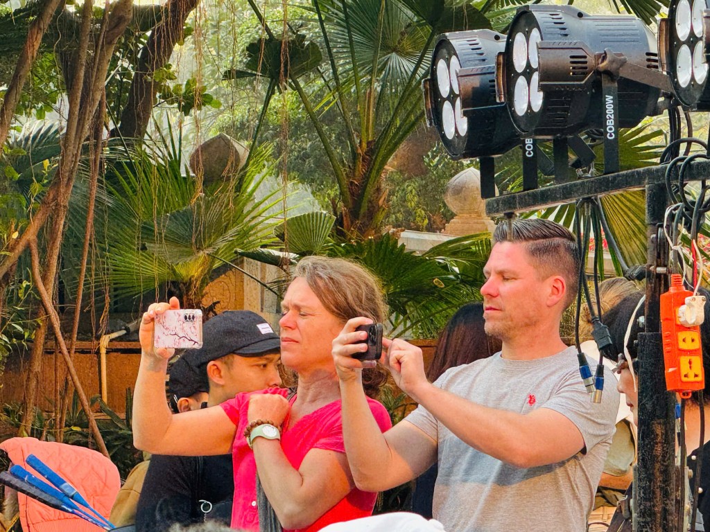 Những giai điệu cuối tuần níu chân du khách nước ngoài bên hồ Gươm