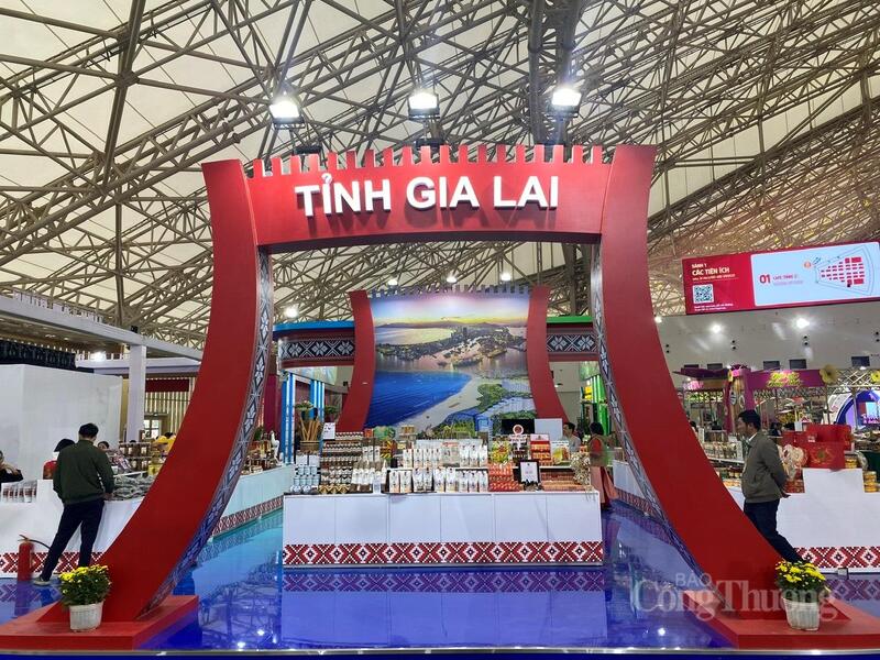 Khu gian hàng của Gia Lai hàng hoá đã tập kết đủ, sẵn sàng đón khách thăm quan, mua sắm. Ảnh: Hải Linh