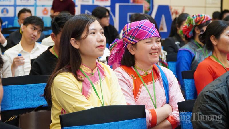 Diễn đàn thu hút sự tham gia của nhiều doanh nghiệp, hợp tác xã tham gia Hội chợ Mùa Xuân. Ảnh: Minh Trang