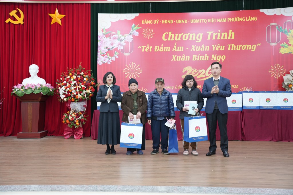 Huy động hơn 500 triệu đồng chăm lo Tết cho người yếu thế