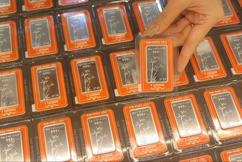 Một số sản phẩm bạc đầu tư tích trữ trong nước.