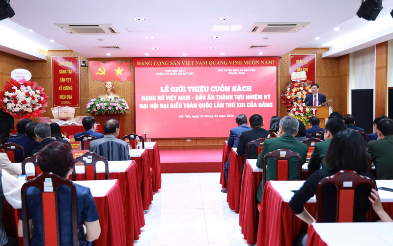 Lễ giới thiệu cuốn sách “Rạng rỡ Việt Nam - Dấu ấn thành tựu nhiệm kỳ Đại hội đại biểu toàn quốc lần thứ XIII của Đảng”.