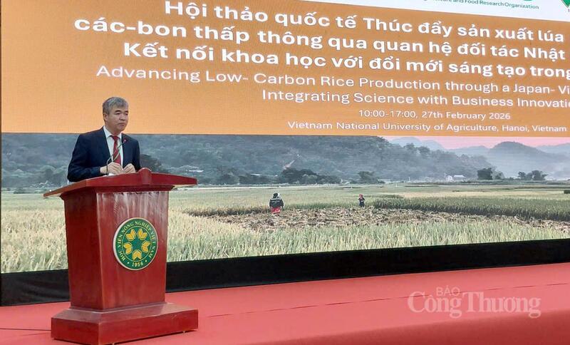 GS.TS. Phạm Văn Cường, Phó Giám đốc Học viện Nông nghiệp Việt Nam phát biểu tại hội thảo. Ảnh: N.H