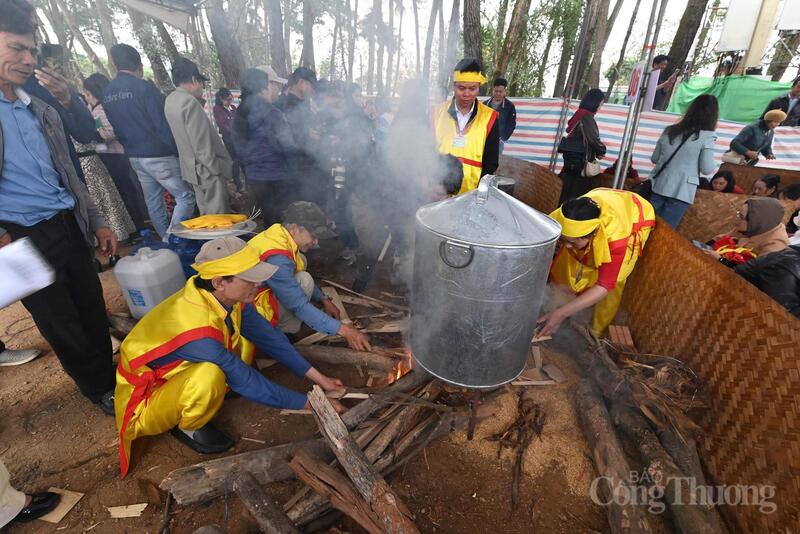 Các đội sôi nổi tham gia tại hội thi.
