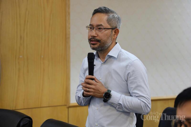 Ông Nguyễn Anh Tuấn, Công ty luật LNT nêu ý kiến tại hội nghị.