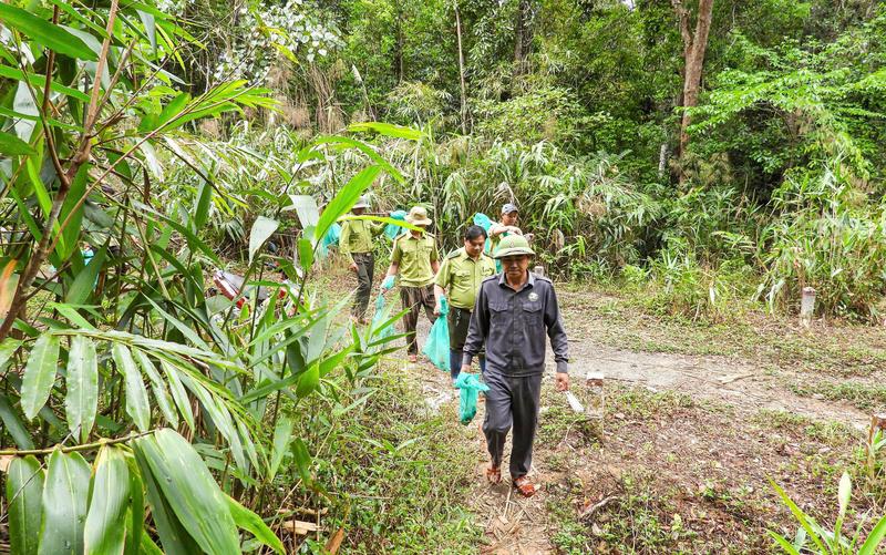 Trung tâm Cứu hộ, Bảo tồn và Phát triển sinh vật thuộc Vườn Quốc gia Kon Ka Kinh phối hợp thả 17 cá thể động vật rừng đủ điều kiện sức khỏe về môi trường tự nhiên.