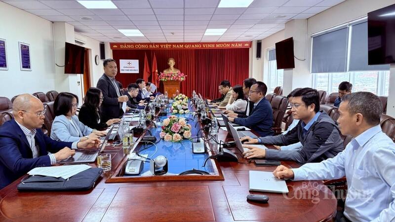 Ông Trịnh Đức Duy - Phó Vụ trưởng Vụ Dầu khí và Than (Bộ Công Thương) chủ trì buổi làm việc. Ảnh: NL