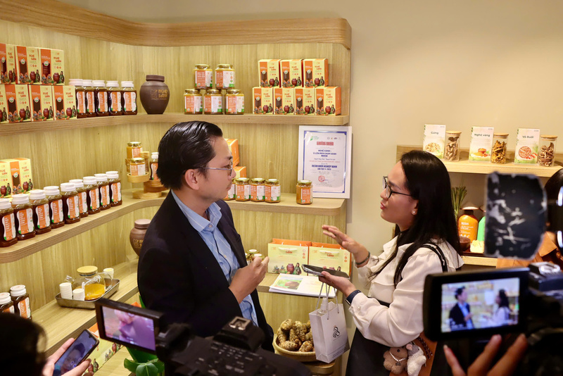 Khai mạc Không gian trưng bày, livestream 'Sức sống hàng Việt' lần 3 - 3