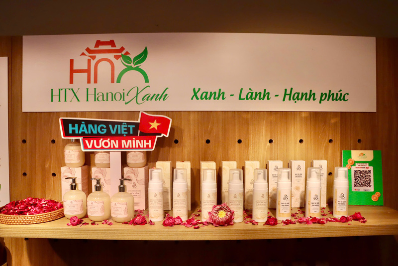 Khai mạc Không gian trưng bày, livestream 'Sức sống hàng Việt' lần 3 - 6