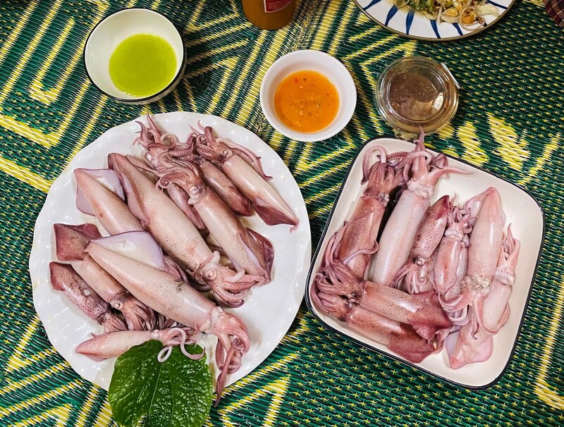 Mực nháy thường được hấp để giữ nguyên vị ngọt, giòn