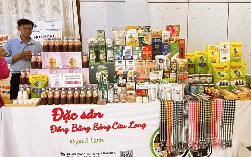Nhiều sản phẩm đặc sản Đồng bằng sông Cửu Long được trưng bày.