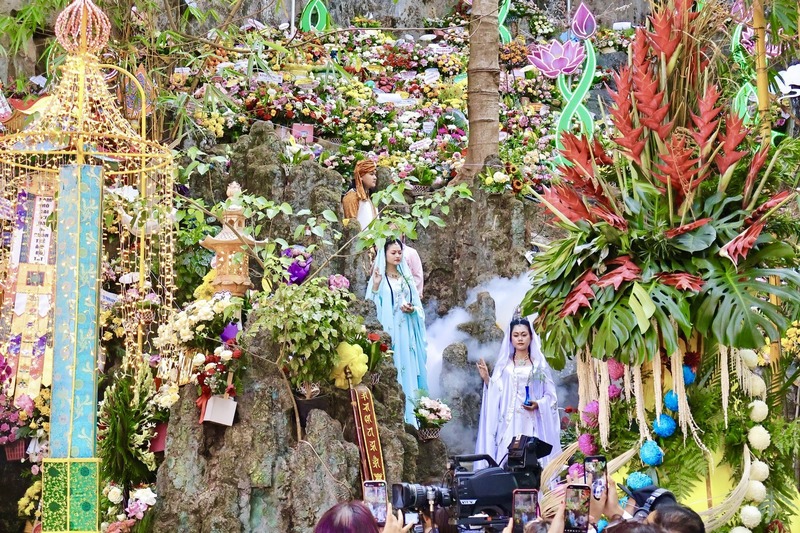 Các hoạt động Pháp đàn đại bi, thiền tọa, thuyết pháp, Lễ Quán đảnh Quán Âm, hoa đăng, lửa trại... sẽ được tổ chức xuyên suốt tại Chùa Quán Thế Âm, tạo nên không gian tâm linh trang nghiêm, thanh tịnh. Ảnh: Diễm Phúc