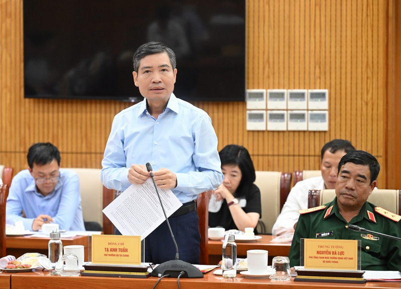 Đồng chí Tạ Anh Tuấn, Thứ trưởng Bộ Tài chính thông tin, đề xuất các giải pháp phát triển kinh tế biển bền vững. Ảnh: Nguyên Khánh