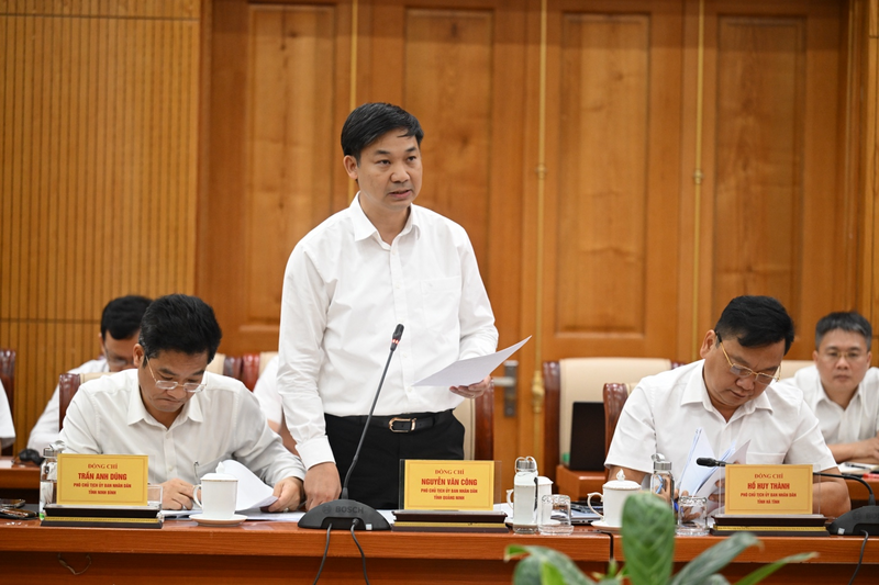 Đồng chí Nguyễn Văn Công, Phó Chủ tịch UBND tỉnh Quảng Ninh kiến nghị Trung ương ban hành các chính sách đặc thù, đưa địa phương trở thành trung tâm kinh tế biển hàng đầu... Ảnh: Nguyên Khánh