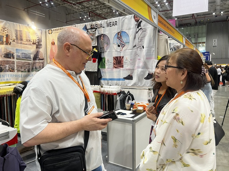 Kết nối giao thương gặp trực tiếp, giúp doanh nghiệp tìm kiếm đối tác và mở rộng hợp tác. Ảnh Phương Hoa