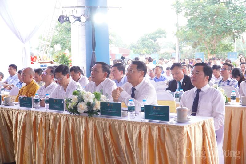 Đại biểu tham dự lễ khởi công