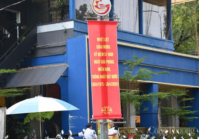 TP. Hồ Chí Minh rực rỡ cờ hoa mừng đại lễ 30/4  - 7