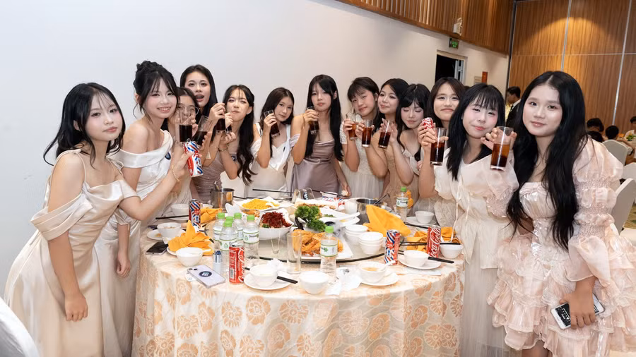 Các bạn học sinh Khối 9 đã có một buổi chia tay đầy cảm xúc. 13.jpg
