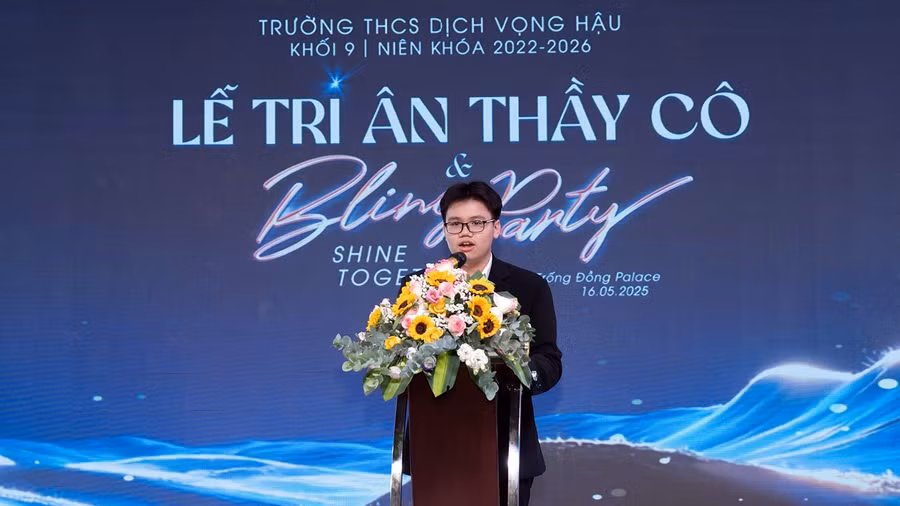 Em Hà Quang Hùng Anh - lớp trưởng lớp 9A5, đại diện học sinh khối 9 phát biểu tri ân. 09.jpg
