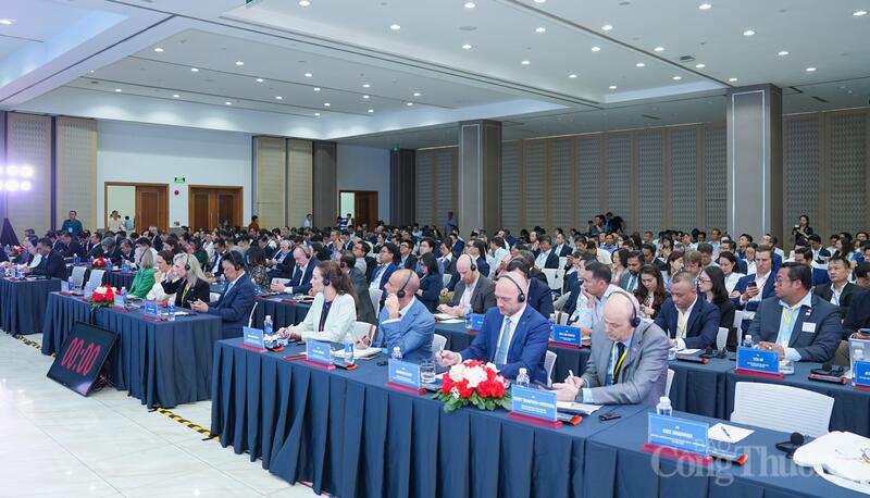 Đại biểu tham dự sự kiện.