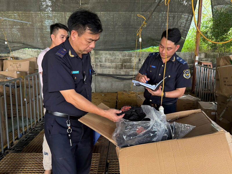 Hải quan cửa khẩu quốc tế Tà Lùng phát hiện lô hàng nghi vấn vi phạm quyền sở hữu trí tuệ đối với nhãn hiệu Harley-Davidson. Ảnh: HQ