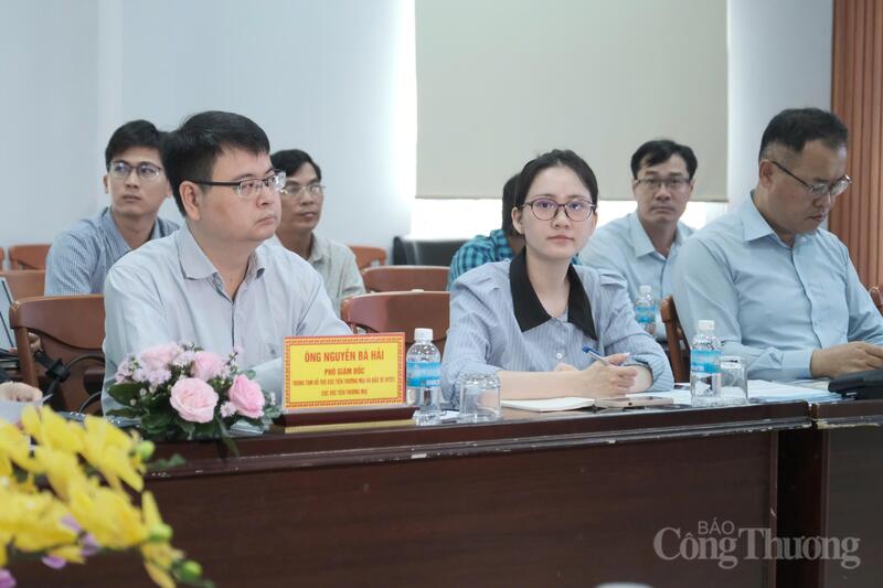 Các đại biểu tham dự buổi làm việc. Ảnh: Duy Tín