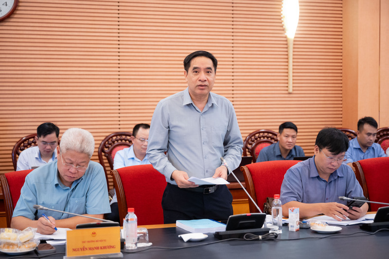 Cục trưởng Cục Việc làm, Bộ Nội vụ Vũ Trọng Bình báo cáo tiến độ và nội dung lớn của dự án Luật An toàn, vệ sinh lao động (sửa đổi). Ảnh: Quochoi.vn