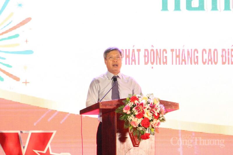 Phó Chủ tịch UBND TP. Đà Nẵng Hồ Quang Bửu phát biểu khai mạc hội chợ.