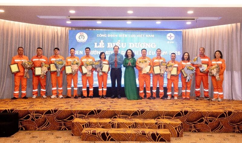 Công đoàn Điện lực Việt Nam biểu dương, tôn vinh 76 ATVSV giỏi tiêu biểu năm 2026. Ảnh: Ngọc Lan