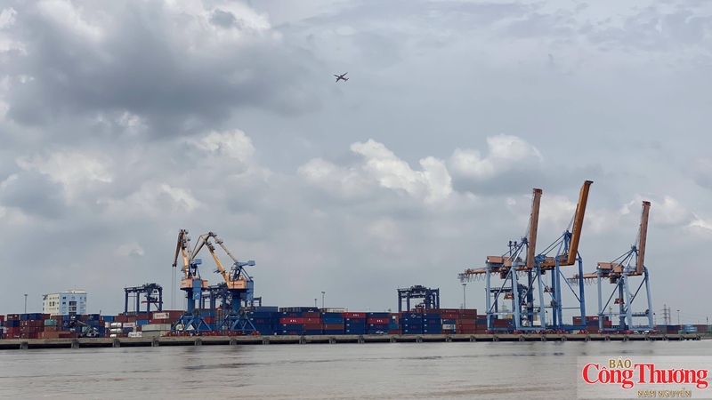 Một trong những điểm mới đáng chú ý của Nghị định là rà soát, cắt giảm nhiều thủ tục hành chính trong lĩnh vực xuất nhập khẩu.