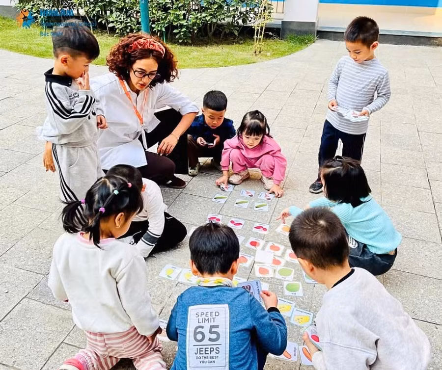 Trẻ mầm non được khuyến khích học tập thông qua trải nghiệm, tương tác và khám phá. Ảnh: HIMLAMIS. word-bxdm7j-1.jpg