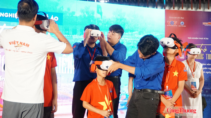 Ngoài các điểm đến văn hóa, các sự kiện gắn với văn hóa cũng thu hút hàng nghìn lượt người dân, du khách.