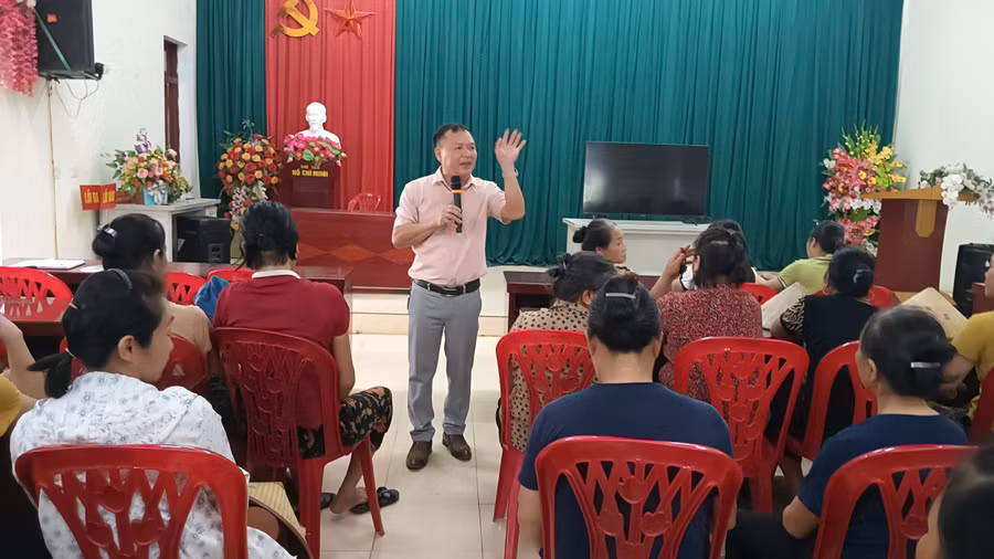 UBND xã Tân Kỳ phối hợp với Công ty TNHH Xuất nhập khẩu nông sản Tiến Phát Bắc Kạn tổ chức lớp tập huấn quy trình kỹ thuật trồng ớt chỉ thiên xuất khẩu tại hội trường thôn Bản Phố. image639154067237449105.jpg