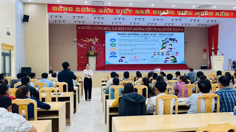 Sở GD&ĐT Đà Nẵng tổ chức tập huấn cho cán bộ, giáo viên, nhân viên các trường nội trú biên giới. tay-giang.jpg