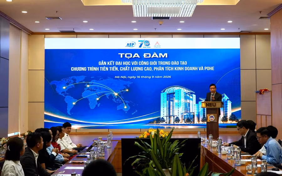 Quang cảnh buổi toạ đàm.