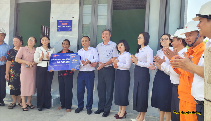 PC Đắk Lắk trao Nhà tình nghĩa 2026 cho hộ bà Huỳnh Thị Phụng tại thôn Quang Hưng, xã Phú Hòa 2.