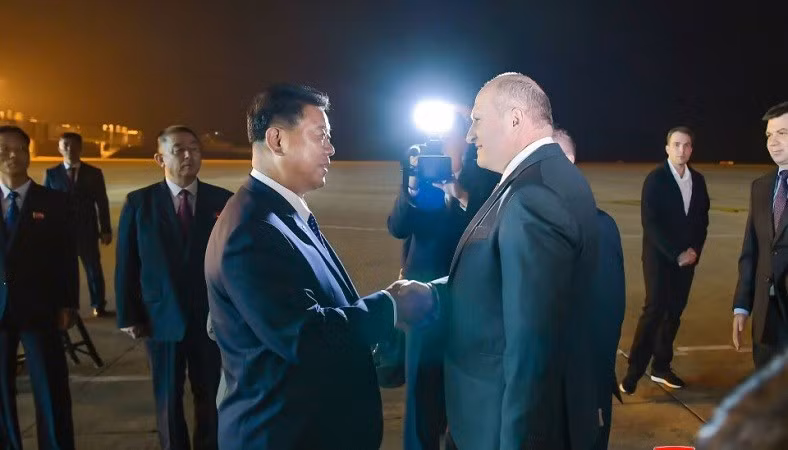 Phái đoàn Nga do Bộ trưởng Tình trạng Khẩn cấp Nga Aleksandr Kurenkov dẫn đầu đến Bình Nhưỡng, Triều Tiên, ngày 11/10/2026.