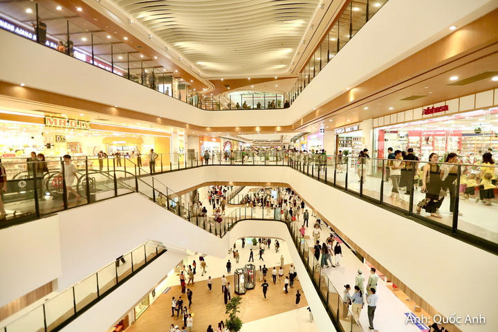 AEON MALL Thanh Hóa có diện tích khu đất khoảng 105.000 m², tổng diện tích sàn khoảng 120.000 m² và diện tích cho thuê khoảng 52.000 m². Hiện có hơn 130 gian hàng, trong đó hơn 60% là những thương hiệu lần đầu xuất hiện tại Thanh Hóa.