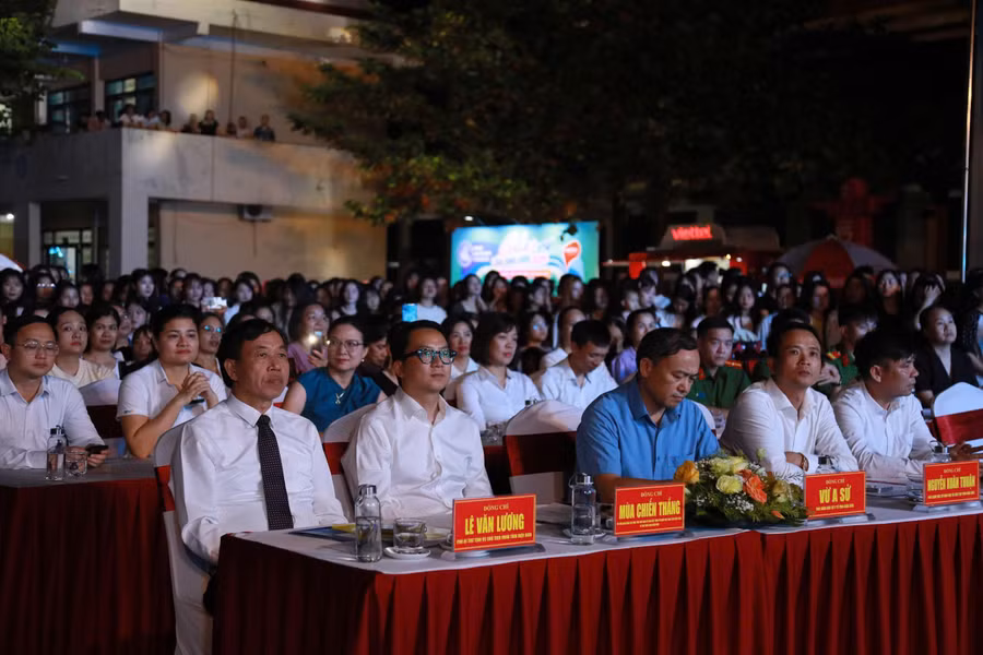 Các đại biểu tham dự chương trình. dhtn-8.jpg