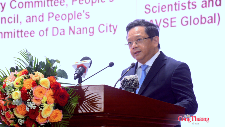 TS. Nguyễn Đức Hiển, Phó Trưởng Ban Chính sách, Chiến lược Trung ương phát biểu tại Diễn đàn.