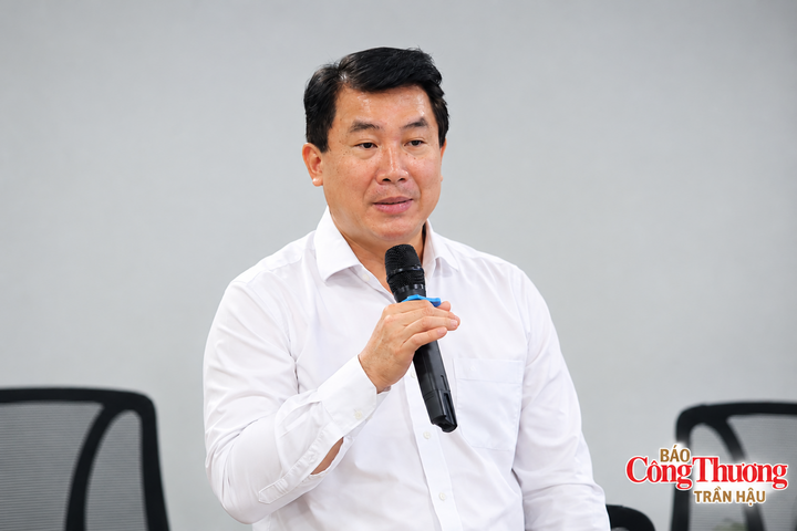 TS Huỳnh Phú Minh Cường, Phó Trưởng ban Khoa học và Công nghệ, Đại học Quốc gia TP. Hồ Chí Minh, chia sẻ về phát triển nguồn nhân lực chất lượng cao và đẩy mạnh nghiên cứu, đổi mới sáng tạo trong lĩnh vực bán dẫn tại buổi thông tin báo chí SEMIEXPO Việt Nam 2026.